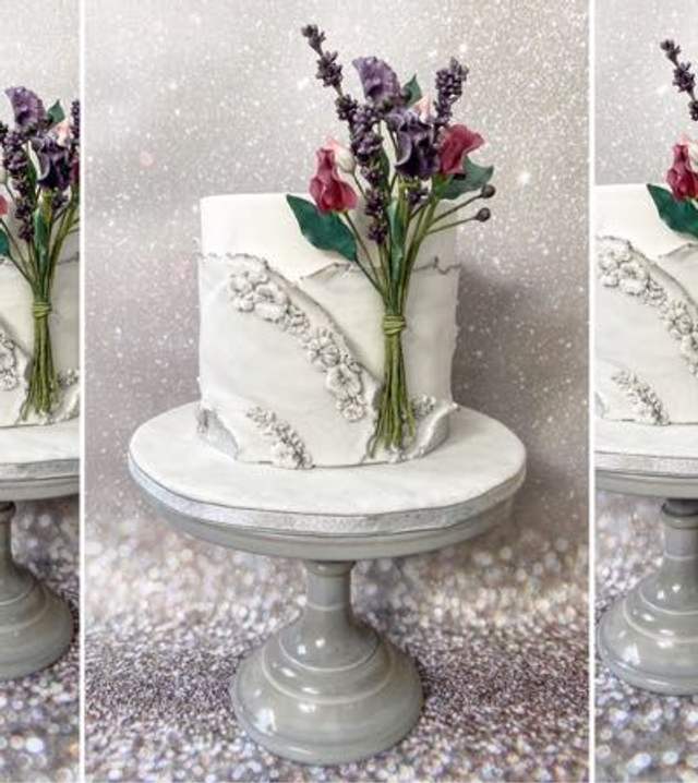 Single Tier Wedding Cake 