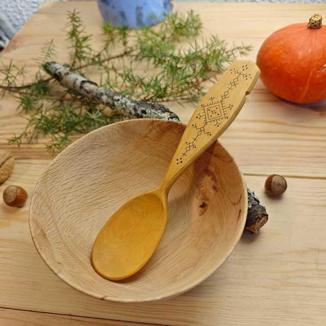 Cuillère en hêtre avec kolrosing-C357