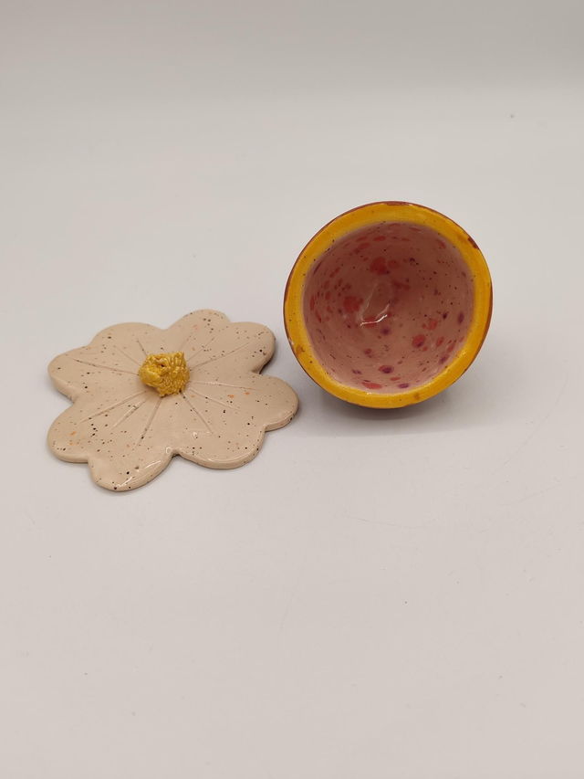 Tasse à expresso rouge grenat intérieur rose à effet