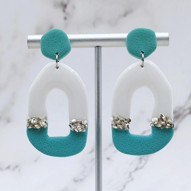 Boucles d&#039;oreilles &quot;Odéa&quot; Bleu, blanc et Rocaille Argenté