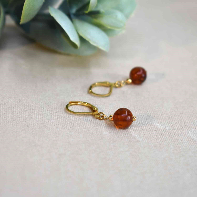 Boucles d'oreilles courtes en ambre cognac