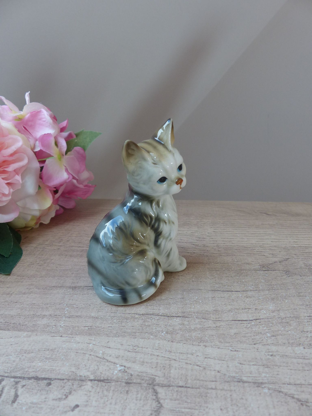 Vintage Figurine Adorable Chat Assis en Porcelaine Taïwan Collection Chat Cadeau Ami Famille Anniversaire Fête Décoration Intérieur Maison