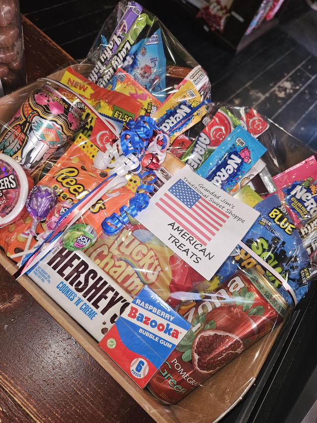 The MEGA American hamper 