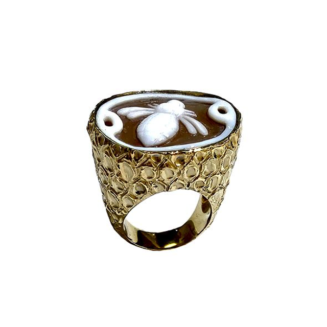 Anello "Barberini" in bronzo con cameo sardonico raffigurante un'ape modello 0479