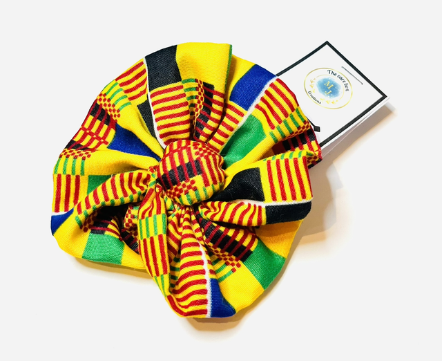 Kente Haarbloem met Elastiek – Handgemaakte Afrikaanse Haaraccessoire van 100% Katoen