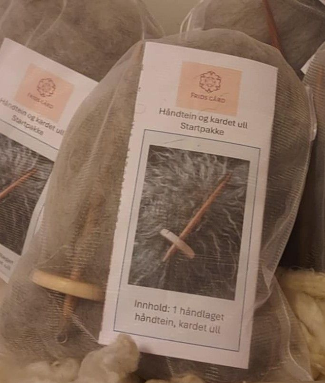 Spinnepakke med håndlaget håndtein