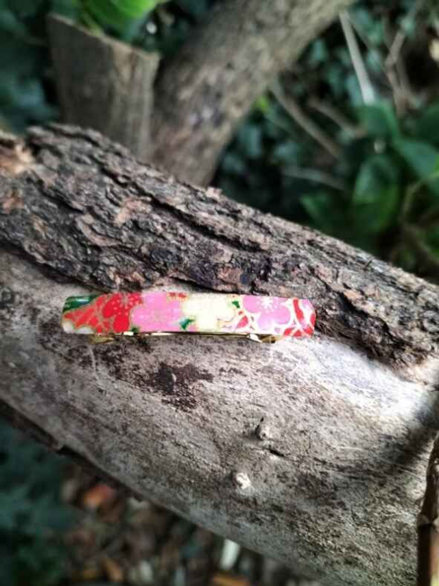 Petite Barrette en Papier Japonais – Élégance et Lumière