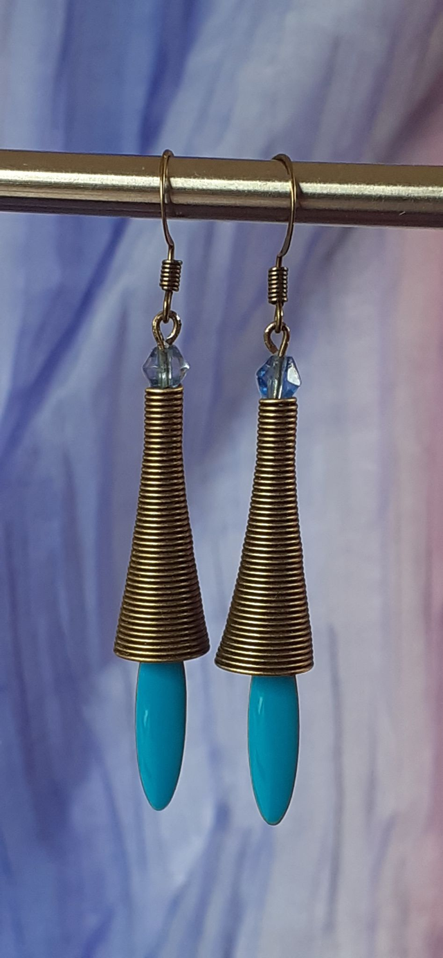 Horn Boucles d'oreilles pendantes forme cornet  avec breloque émaillée Bleu azur