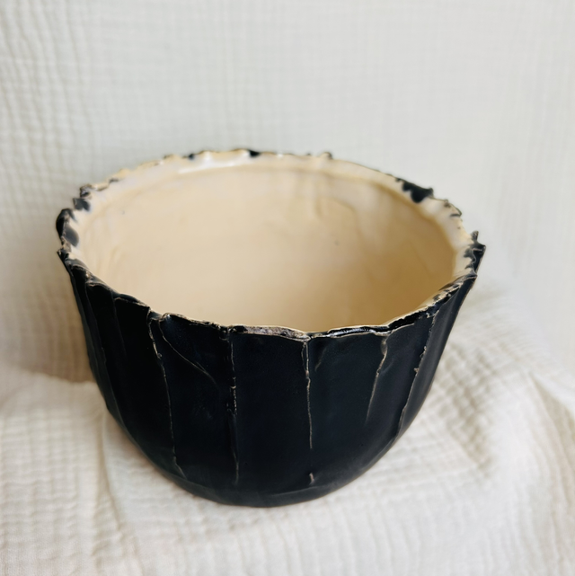 Pot plissé noir mat