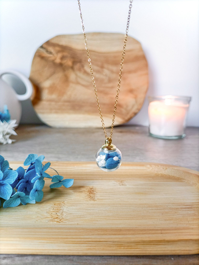 Collier pendentif en verre fleuri- Aura
