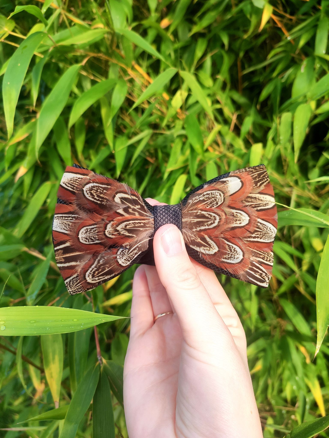 Noeud papillon Tissu et Plumes naturelles de Faisan de Colchide