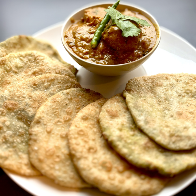 Korai-Shutir Kachori with alur torkari (Peas Kachori with Potato Curry) - 10 pcs