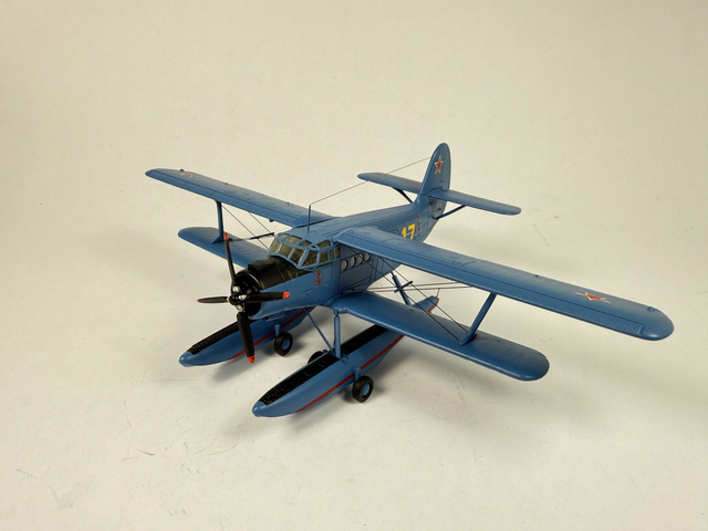 Antonow An-2 auf Schwimmern H0 