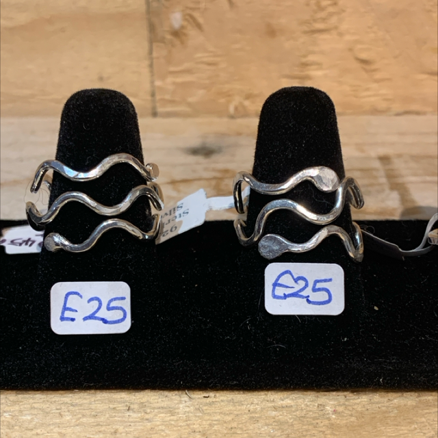 Wiggly Open Twist Ring 