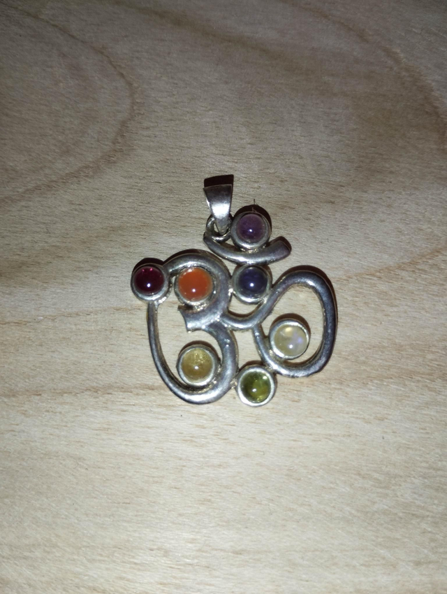 Pendentif 7 chakras OM 