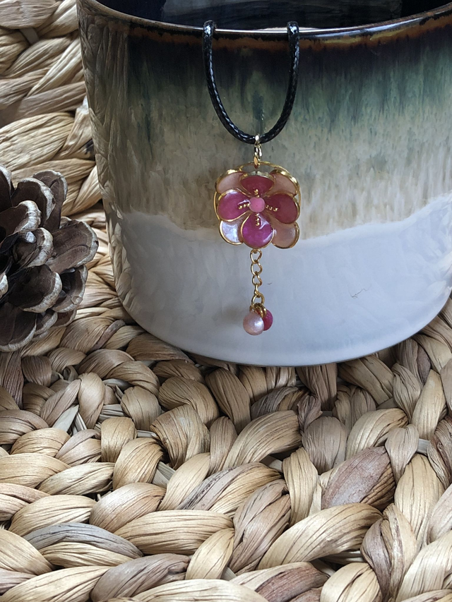 Collier Janna - fleur rose et dorée