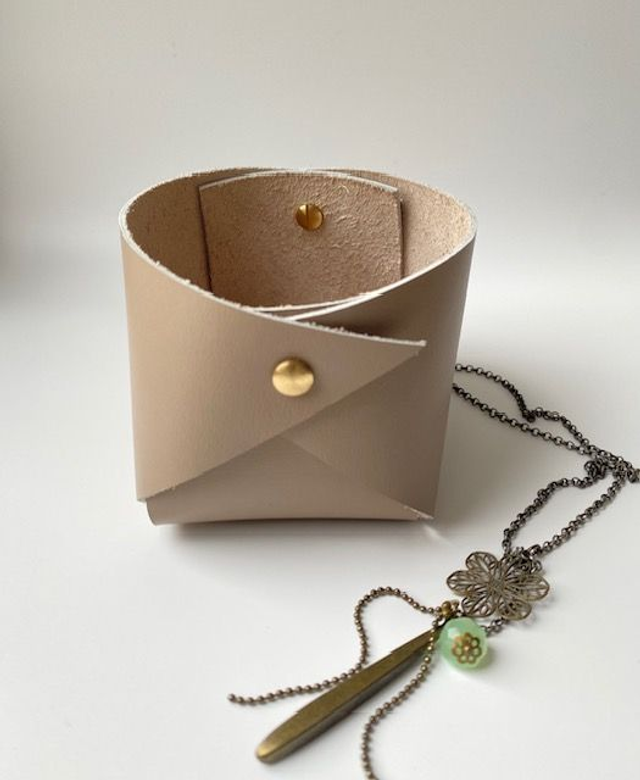 Panier de rangement en cuir beige petit modèle