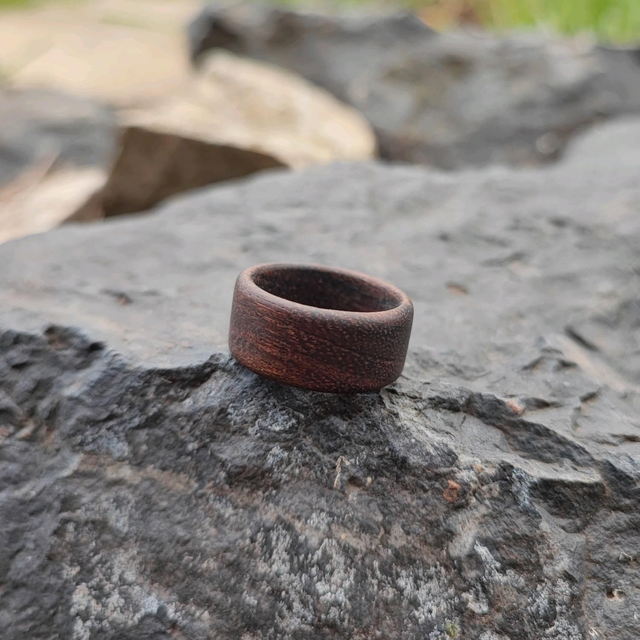 Bague en Bois d'Amazakoué du Gabon