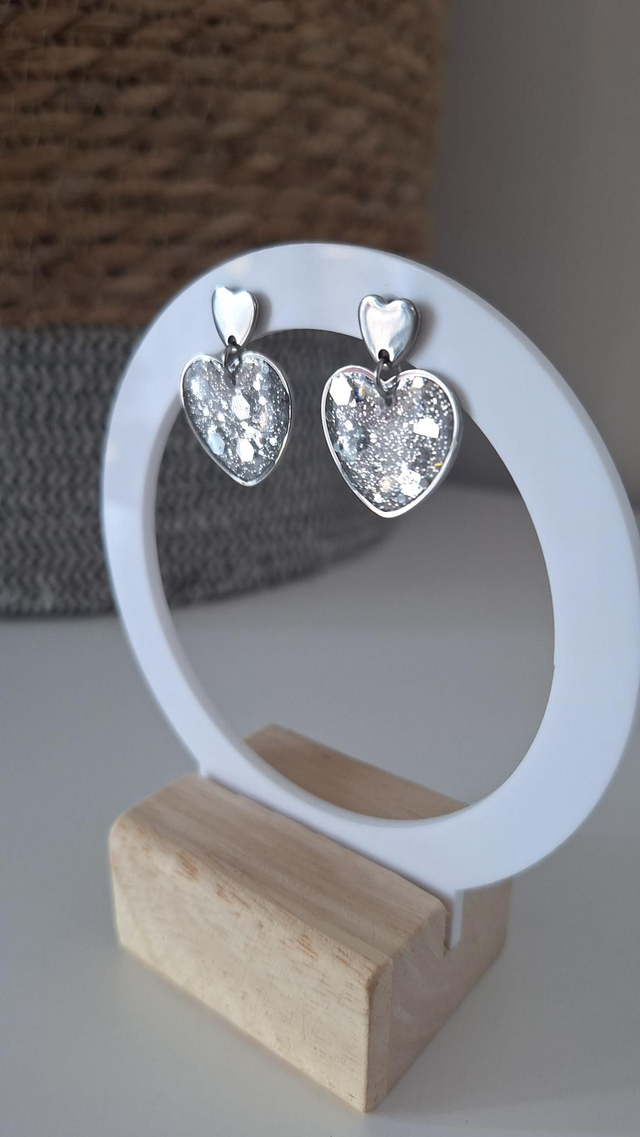 Boucles d&#039;oreilles cœurs paillettes argentés 