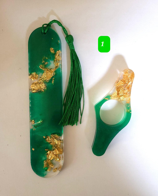 Marque page/ bague de lecture vert doré