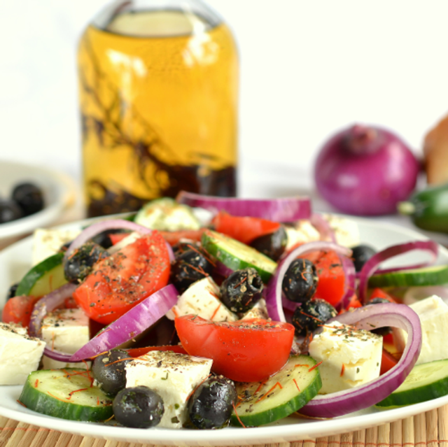 48 Bauernsalat Gross-Tomaten,Gurken,Zwiebeln,grünenSpitzpaprika,Oliven,Peperoni,Fetakäse,Olivenöl,Essig,Oregano,Salz