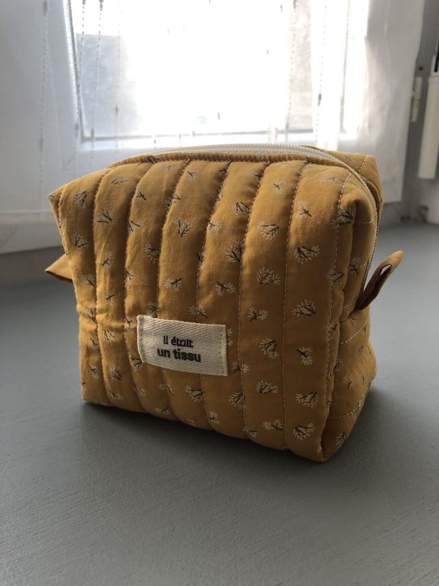 Petite trousse de maquillage matelassée