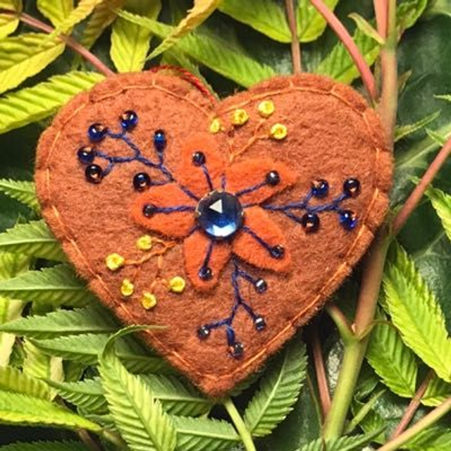 Broche Cœur Chêne /Bleu /Jaune 