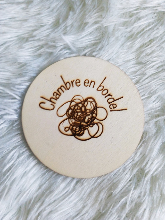 Disque accessoire &quot;Chambre en bordel&quot; pour panneau de porte interchangeable By Romalysa