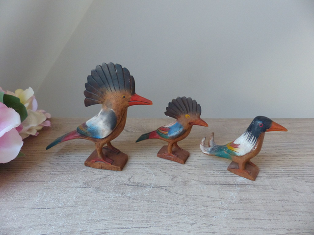 Sculptures d'un Oiseau et deux Roadrunners en Bois Sculptés et Peints à la main, Statuettes Oiseaux Décoratifs en Bois Art Populaire Vintage