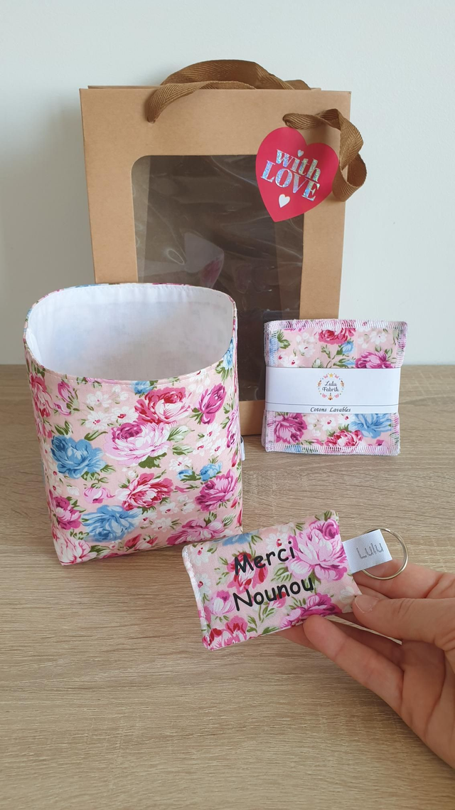 Coffret: panier +4 cotons + porte clés Merci Nounou (rose bleu)