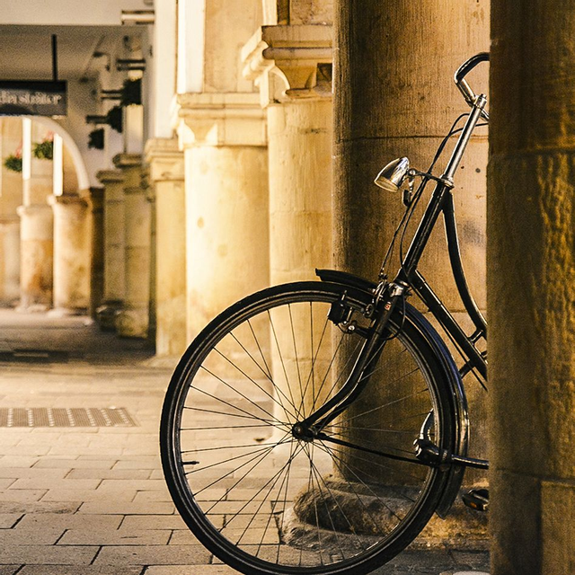 Fahrrad unter den Arkaden