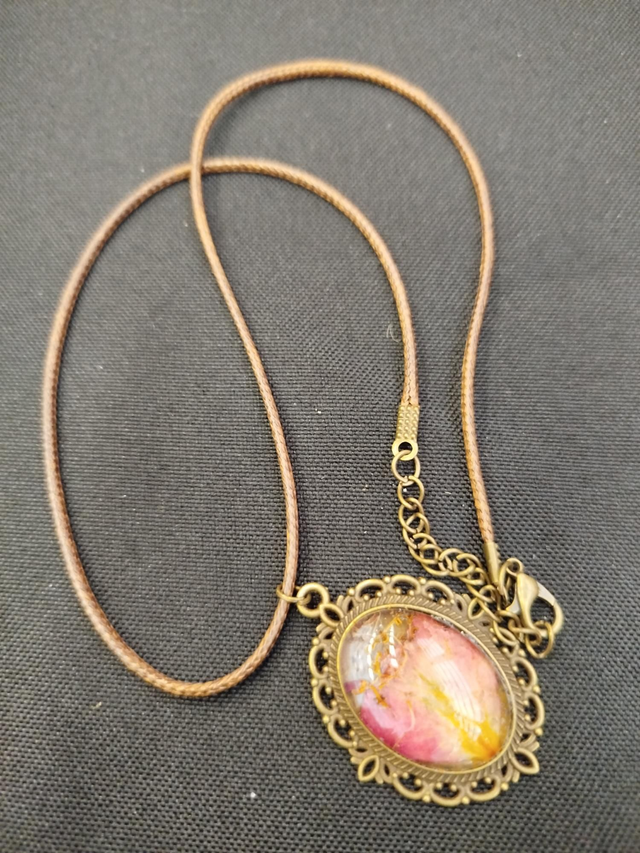 Pendentif pétales de rose 