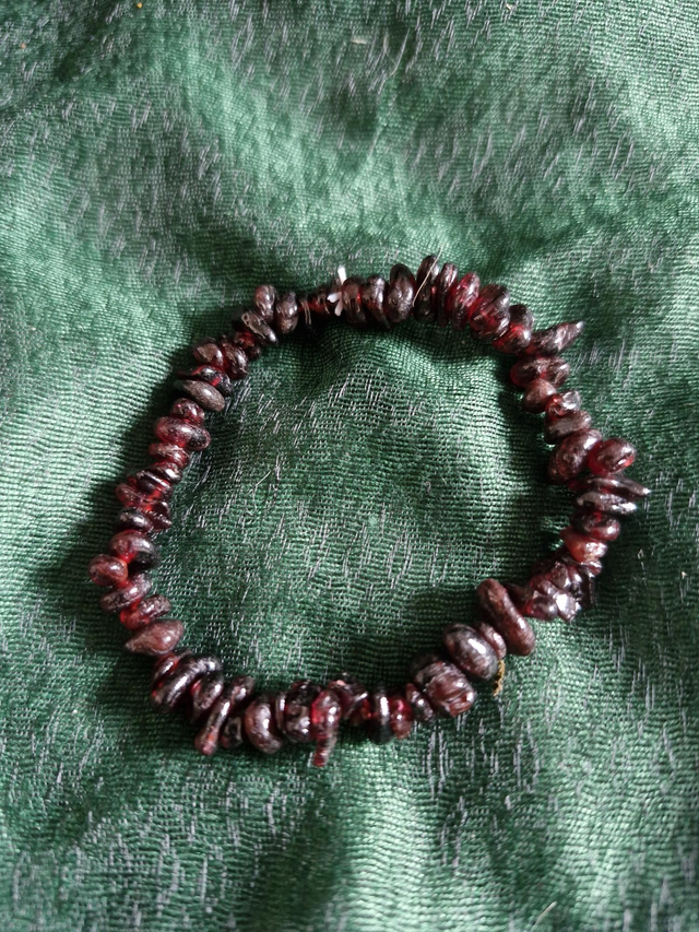 Garnet chip bracelet
