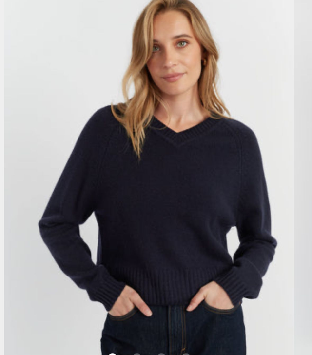 Navy Chinti &amp; Parker Cashmere V Neck Sweater