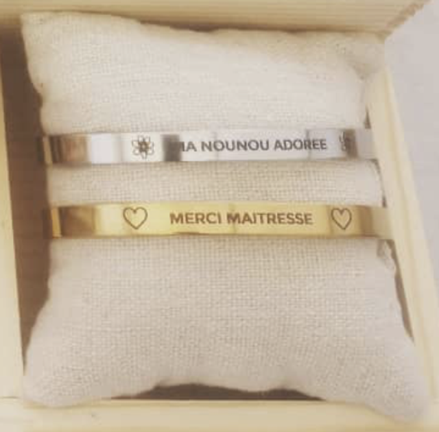 Bracelet joncs gravés avec message " Merci Maitresse" 