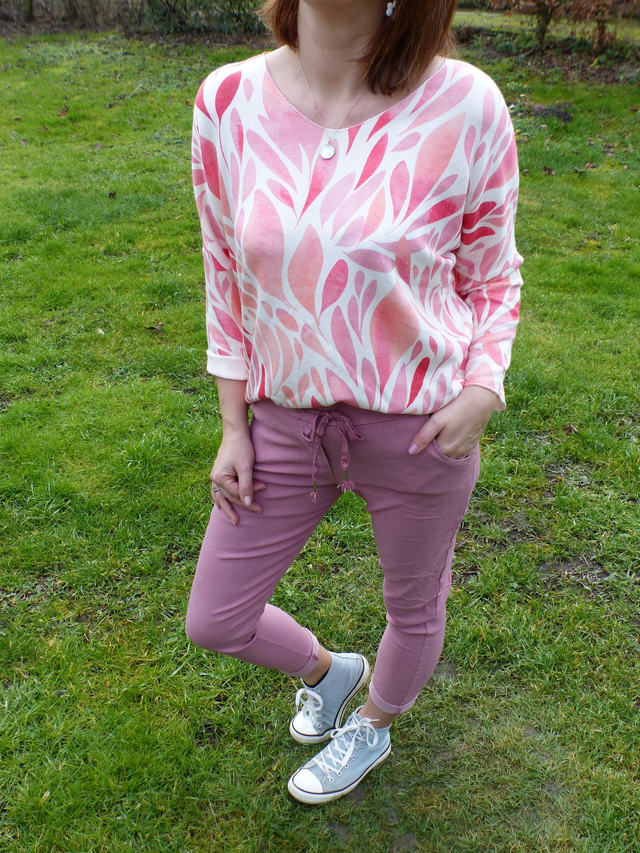 pull feuillage rose