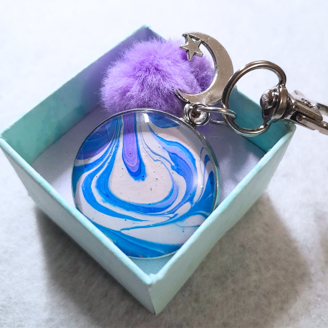 LUNE MAGIQUE - Bijou de sac - Pompon violet