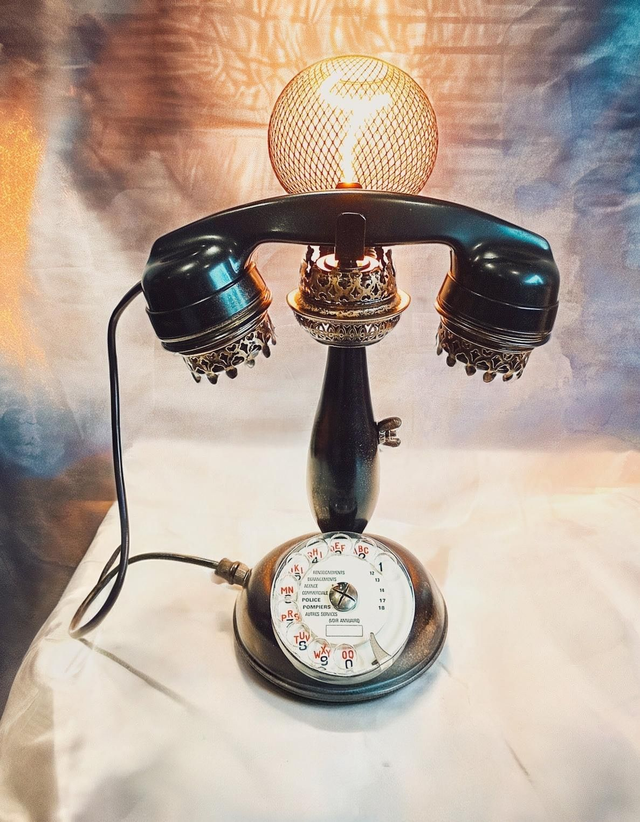 Histoire Victorienne, Téléphone à colonne, Lampe d'ambiance déco à poser, Détournement d'objets esprit steampunk, Artisanat Français