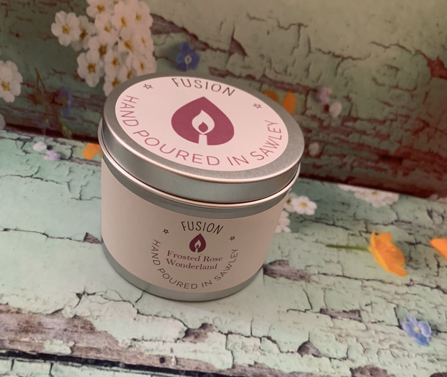 Candle in a tin - Frosted Rose Wonderland 