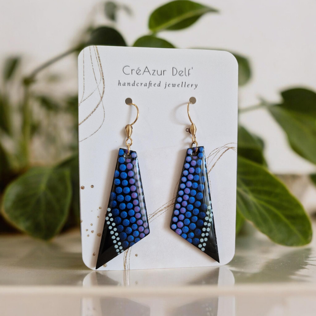 Boucles d’oreilles en bois violet &amp; bleu – Peintes à la main