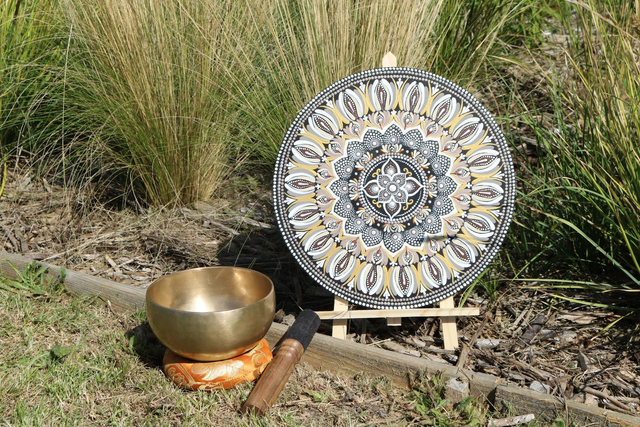 Mandala 30 cm beige et or