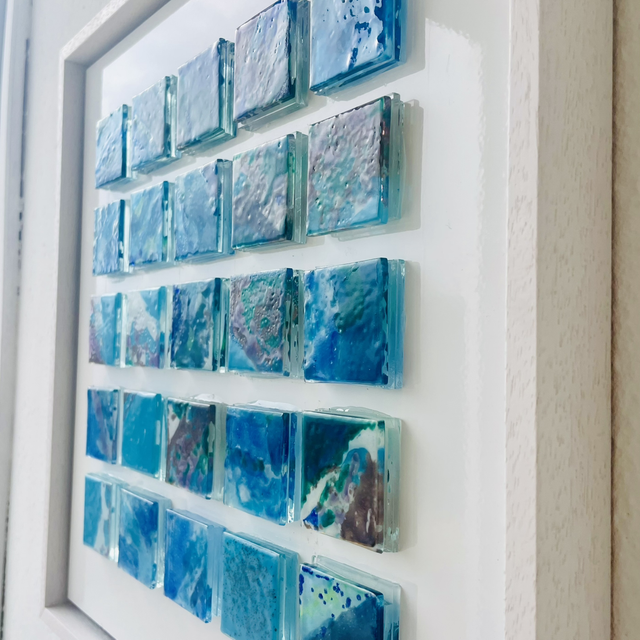 Broken Planet - Gefragmenteerde Schildering op verhoogd glas 