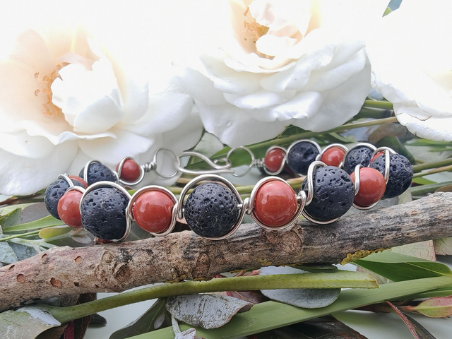 Bracelet antique jaspe rouge et pierre de lave 