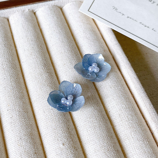 Libelle Hydrangea Flower Stud Earrings