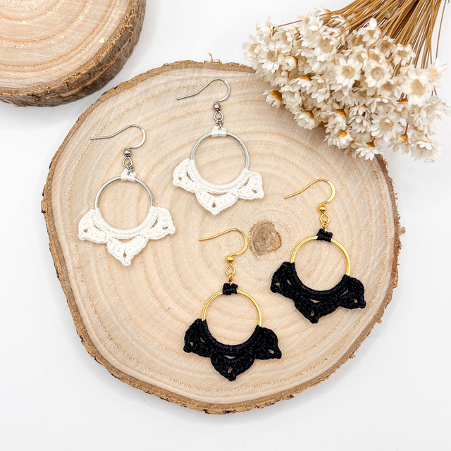 Petites créoles arabesques ~ Noires / Blanches