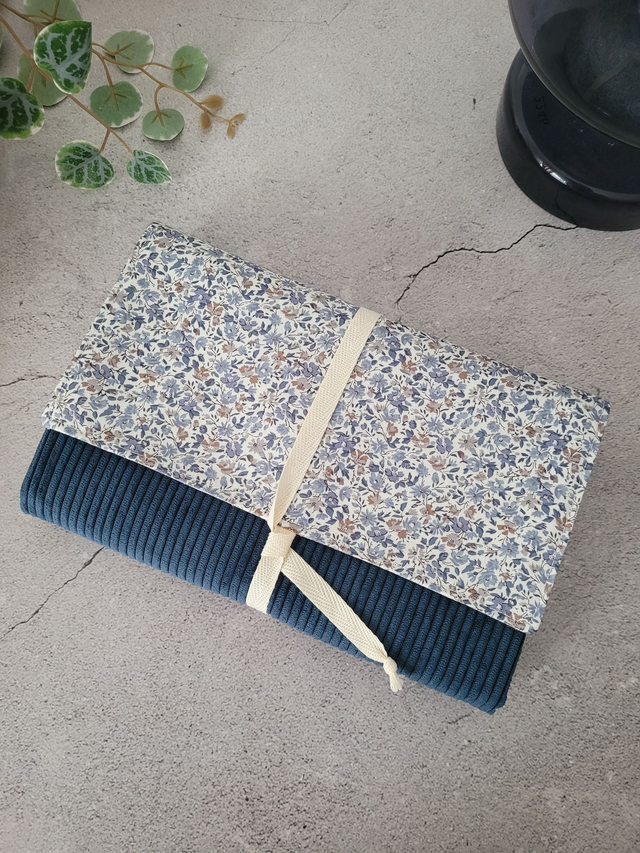 Couverture à livre broché velours bleu nuit