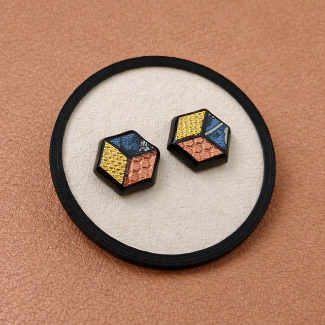 Orecchini a bottone esagonali Arlecchino oro e rame