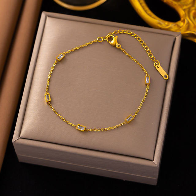 Pulseira Elo Fino com Cristais Baguete -Aço Inox 304 com Banho Ouro 18K - Ref. FP-3376016