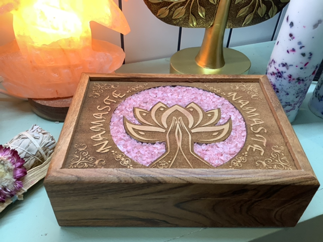 Boîte en bois et quartz rose 