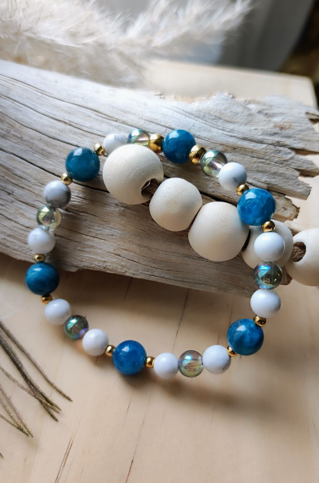 Bracelet Apatite, Howlite et Quartz Aura